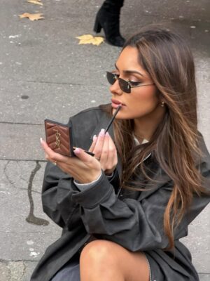 Clarysse Pereira Instagram - @FashionNova

Ref : Pull polo Layla en maille torsadée - Gris/combiné
Blouson aviateur Alexis en similicuir délavé - Noir
Jupe-short plissée à ceinture Nobody’s Business

#publicité