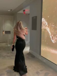 Claudia Albertario Instagram - Que lindo disfrutar los martin fierro latino 2025
noche magica en Miami, tercer año consecutivo y cada vez mas top 
Feliz de ser parte de un premio que lleva el prestigio de mi Argentina al mundo !!!
@martinfierrolatino

Gracias por la magia ✨🤍
@ulisesnaon 
@ferquinzanosmakeup 
@alfondbh