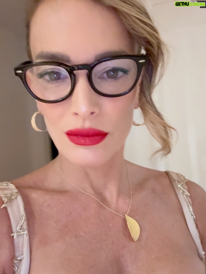 Claudia Albertario - 689 Likes - … y un dia me vestí para una gala de los 50’s 
 #revistahola 

Gratitudes miles 🙌
Glam by la genia de @wow.yvo 
Dress @gustavocadile (de su atelier de NY) ❤️‍🔥
Uli está siempre @ulisesnaon 
@marttchein tambien presente