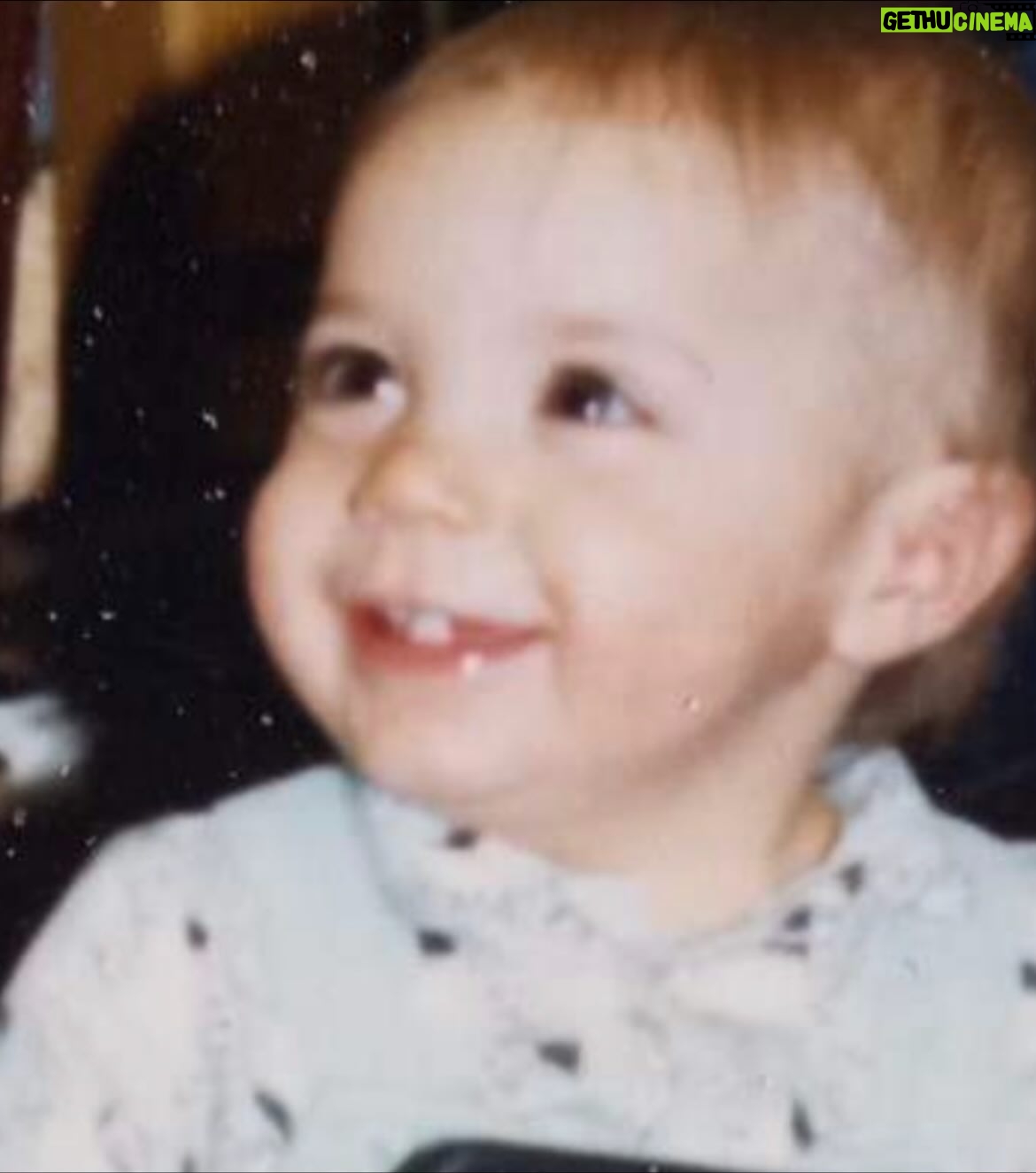 Cœur de Pirate - 8.8K Likes - Post classique d’anniversaire pour mon mari Marc, qui continue à me surprendre d’année en année. Merci d’être un parent exceptionnel, un partenaire de vie incroyable et si Arlo pouvait il serait scotché à toi 24/7 (moi aussi d’ailleurs haha) je t’aime; 38 looks good 🫡❤️