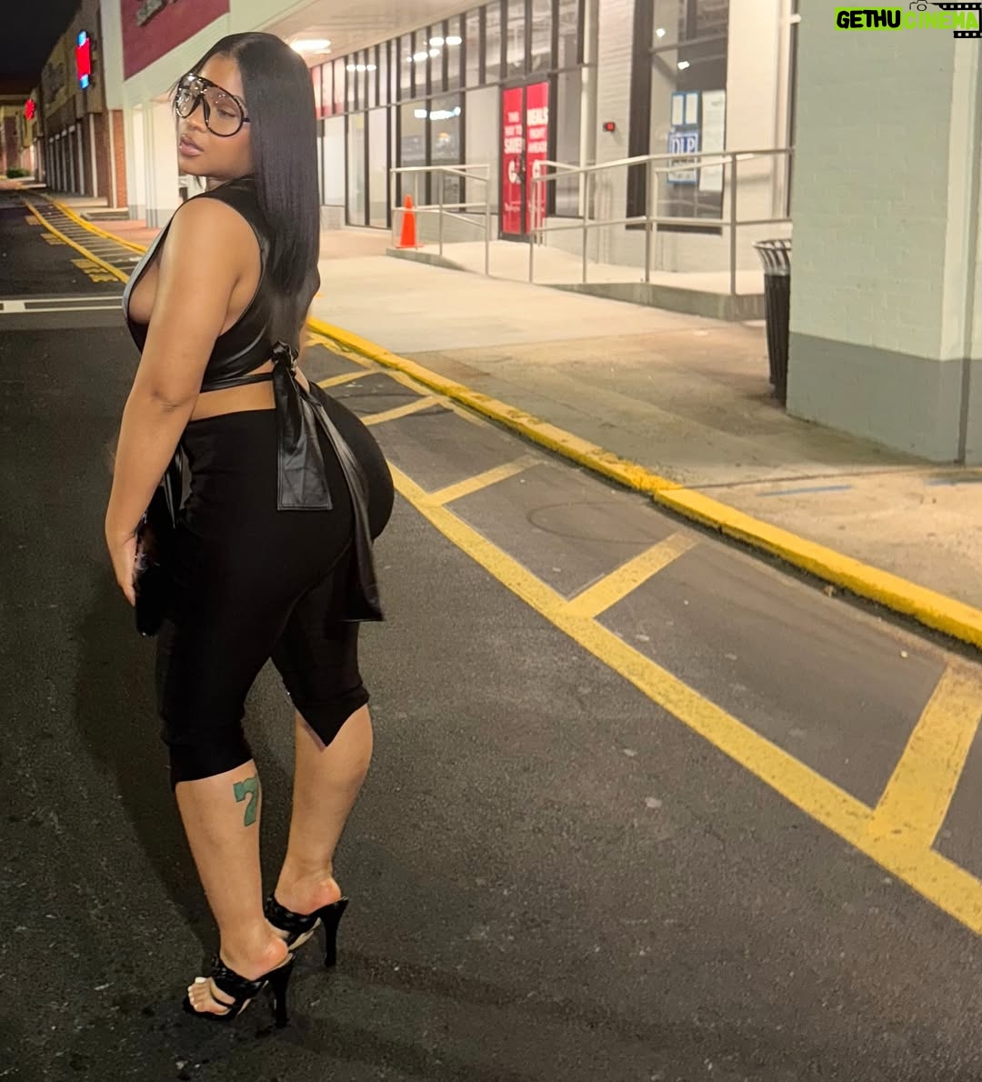 Courtney Godsey - 5.4K Likes - you can get whatever you want 🗝️