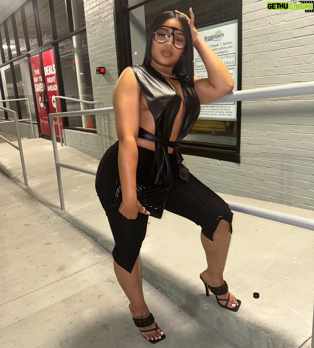 Courtney Godsey - 5.4K Likes - you can get whatever you want 🗝️