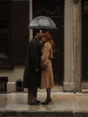 Courtney Halverson Instagram - “How could anyone hate the rain?” 🌧️ Sharing an umbrella, a playlist, a kiss, and a lifetime together. What could be better? 

From our recent visit to London, as captured by @incaseofbrit. 
.
.
.
 #movielike #cinematicmoments #howcouldanyonehatetherain #romanticstyle