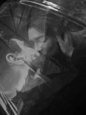 Courtney Halverson Instagram - “How could anyone hate the rain?” 🌧️ Sharing an umbrella, a playlist, a kiss, and a lifetime together. What could be better? 

From our recent visit to London, as captured by @incaseofbrit. 
.
.
.
 #movielike #cinematicmoments #howcouldanyonehatetherain #romanticstyle