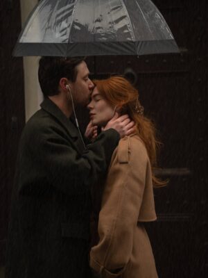 Courtney Halverson Instagram - “How could anyone hate the rain?” 🌧️ Sharing an umbrella, a playlist, a kiss, and a lifetime together. What could be better? 

From our recent visit to London, as captured by @incaseofbrit. 
.
.
.
 #movielike #cinematicmoments #howcouldanyonehatetherain #romanticstyle