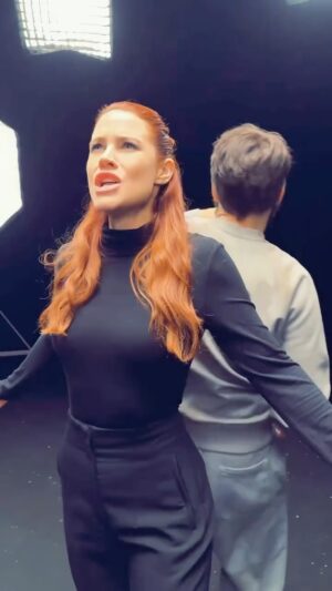Courtney Hope Instagram - What’s going on with Jesse and Dylan? 

#beezinthetrap #wakeinthemorning #beezinthetrapchallenge #controlresonant