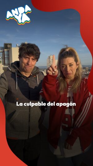 Cristina Boscá Instagram - ESTA es la CAUSA del apagón MASIVO 😱
¿Cristina Boscá o Cristina LA VIDENTE Boscá? 😏😂
Ayer @cristinabosca durante el ‘Me Bajo de la Vida’ se preguntaba qué pasaría si nos ‘desconectáramos’ un rato. Justo unas horas más tardes, ese deseo se convirtió en realidad 🙈
#AndaYa #Los40 #Apagon #CorteDeLuz #Comedia #Humor