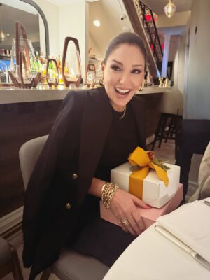 Daisy Fuentes Instagram - The next version of me is sharper, wiser, and absolutely unbothered 💥 So grateful for all the birthday love yesterday 🎂 ❤️✨ #birthdayedit #ageispower #luckygirl