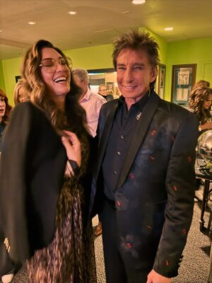 Daisy Fuentes Instagram - 24 hrs in Vegas. Quick trip. Big music. Icon energy 💥 #barrymanilow #vegasbaby #encorelasvegas