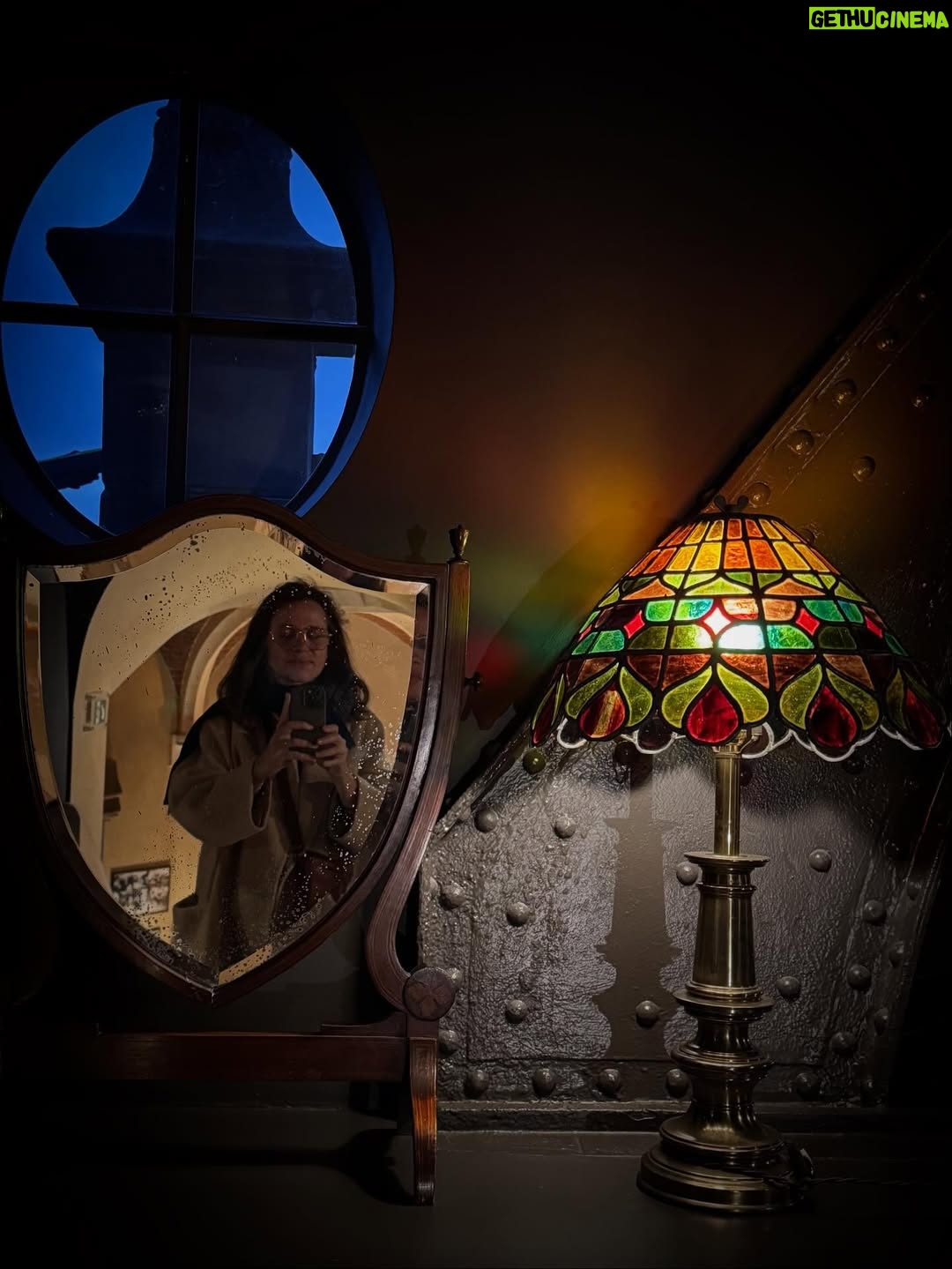 Dalila Carmo - 3.7K Likes - Cidade postal mas tb cidade inclusiva, diversa, atenta, gentil, sorrida, arestas polidas. A minha mãe sai com o olhar feliz e eu feliz pela minha mãe, e por chegar ao fim dos dias povoada de imagens bonitas🤍
