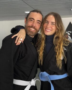 Dani Gondim Instagram - Bom dia luz do dia ! Meu marido, parceirão de vida, todo dia é dia de celebrar sua existência. 
Um furacão de ideias e sonhos, você exala energia. 
Você faz meu mundo ter mais irreverência, ousadias e liberdades. 
“Meu marido faz o que quer” e é exatamente isso que torna cada atitude dele tão significativa.. sempre é verdade. 
É lindo te ver consolidar seus projetos e apresentá-los ao mundo(que sorte do mundo)..
Sua honestidade e comprometimento com os seus é inspiradora, meu bem. 
Eu te amo, te admiro e desejo do fundo do coração que a vida acolha toda sua potência. 
Feliz seu dia todo dia 🩵