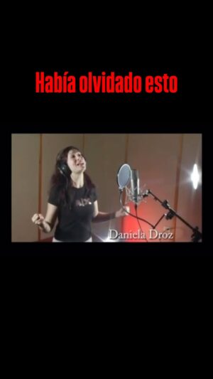 Daniela Droz Instagram - Había olvidado por completo esta iniciativa tan especial.
“Dios alumbra a Puerto Rico” hace como 20años atrás.

Fui invitada a formar parte de esta hermosa canción, y al reencontrarme con este recuerdo no puedo evitar reconocer algo:
Dios siempre ha estado pendiente de mí, cuidándome y usándome de alguna manera, aun en momentos en los que yo no era consciente de ello.

Hoy lo miro con gratitud y asombro, seguimos orando pq la luz de nuestro Padre Celestial alumbre a PR 🇵🇷 y al mundo 🌍. 

#diosalumbraapuertorico #canción #cantante #danieladroz #puertorico #fe #esperanza #resiliencia