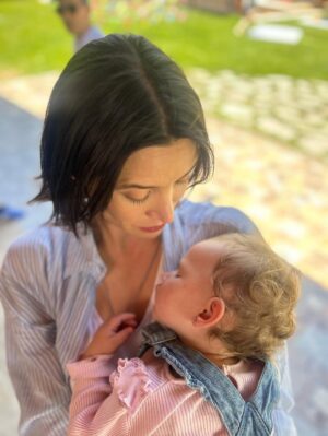Daniela Ramírez Instagram - Esta niña me ha robado el corazón ♥️ @larafacalderon