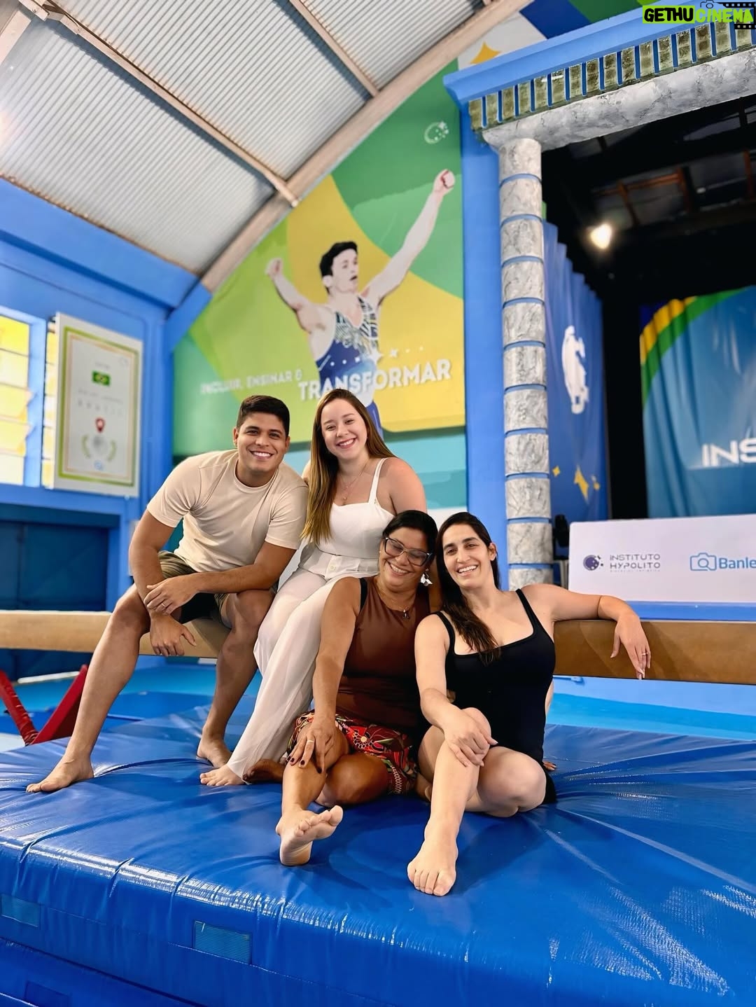 Daniele Hypólito - 3.4K Likes - Alegria em receber visitas tão especiais no @instituto_hypolito! 💙 Idealizado pelo @diegohypolito 💙💙💙
A presença de @adonadelma, @guilhermevilar e @letiiiciatavares tornou nosso dia ainda mais inspirador. 

Obrigada por prestigiarem nosso trabalho, conhecerem de perto a nossa rotina e compartilharem esse momento lindo com nossas atletas. 🤸🏻‍♀️✨