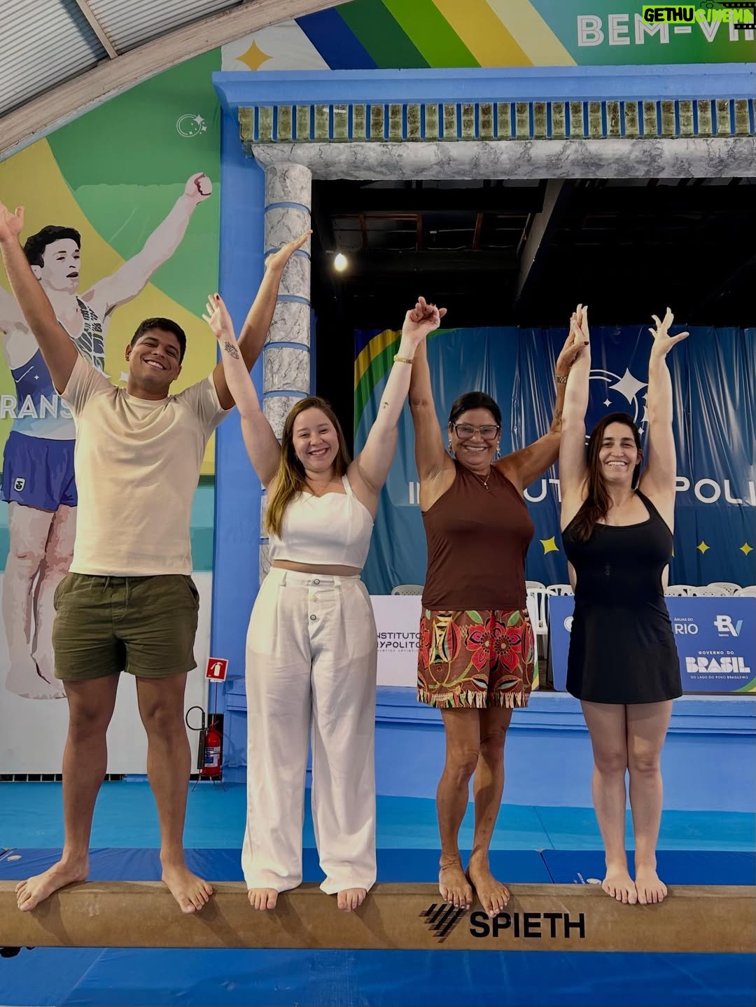 Daniele Hypólito - 3.4K Likes - Alegria em receber visitas tão especiais no @instituto_hypolito! 💙 Idealizado pelo @diegohypolito 💙💙💙
A presença de @adonadelma, @guilhermevilar e @letiiiciatavares tornou nosso dia ainda mais inspirador. 

Obrigada por prestigiarem nosso trabalho, conhecerem de perto a nossa rotina e compartilharem esse momento lindo com nossas atletas. 🤸🏻‍♀️✨
