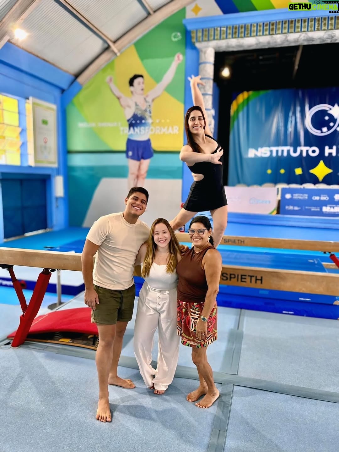 Daniele Hypólito - 3.4K Likes - Alegria em receber visitas tão especiais no @instituto_hypolito! 💙 Idealizado pelo @diegohypolito 💙💙💙
A presença de @adonadelma, @guilhermevilar e @letiiiciatavares tornou nosso dia ainda mais inspirador. 

Obrigada por prestigiarem nosso trabalho, conhecerem de perto a nossa rotina e compartilharem esse momento lindo com nossas atletas. 🤸🏻‍♀️✨
