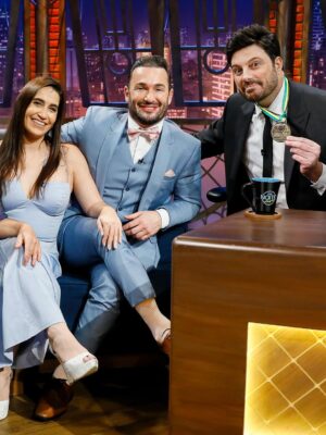 Daniele Hypólito Instagram - Hoje, às 00h30, teremos a honra de participar do @sbtthenoite (SBT) ao lado do @danilogentili, em um momento especial com nossa família, @genimatiashypolito, @diegohypolito e @edson_hypolito. ✨💙
Será uma noite repleta de histórias, emoções e boas lembranças. Não percam!