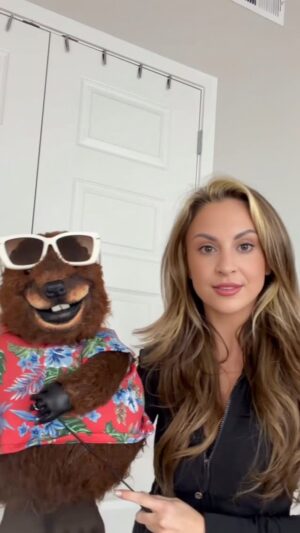 Danielle Glanville Instagram - Does anyone else’s beaver rap ? Or just mine ? Back on @cameo for the holiday season ! Click my story 🥰 🎄 🎅