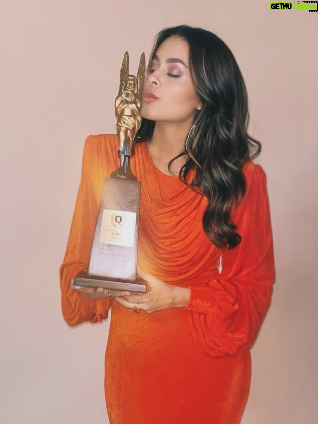 Danna García - 12.2K Likes - Celebrando algo bonito ✨
Así sea un granito de arena.. si transforma positivamente la vida de alguien.. soy Feliz. Gracias por el reconocimiento a este camino como actriz. Pa ti 🫶. 
#GraciasPremiosQ #MexicoT❤️ 
@palomeragroup
@quiketoo 
@sir.styling 
@theofficialpandora 
@valco_valeriacoa 💃🏽
@revistaqmexico  gracias ❤️#TeQuieroAsí #DannaGarcia