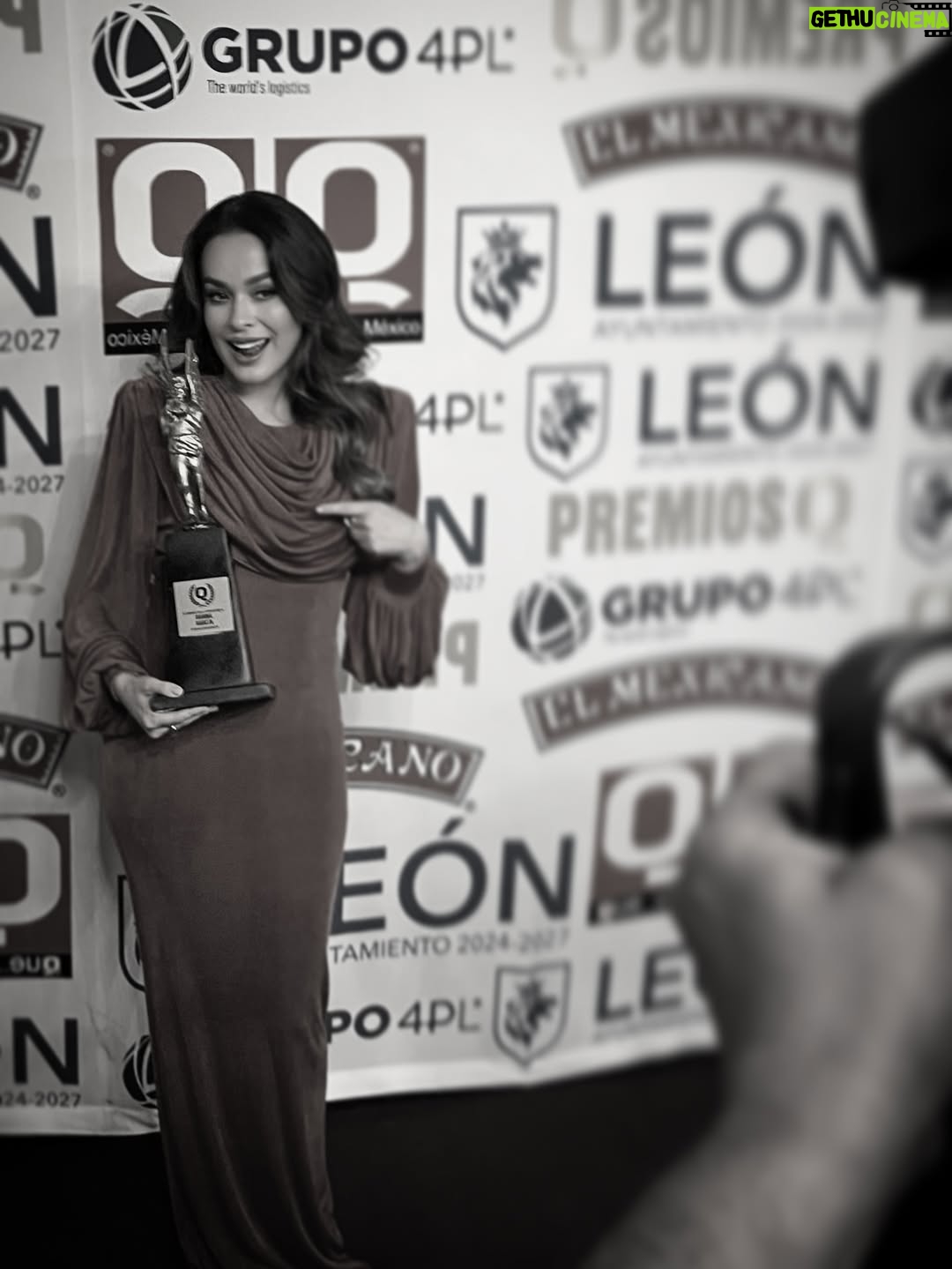 Danna García - 12.2K Likes - Celebrando algo bonito ✨
Así sea un granito de arena.. si transforma positivamente la vida de alguien.. soy Feliz. Gracias por el reconocimiento a este camino como actriz. Pa ti 🫶. 
#GraciasPremiosQ #MexicoT❤️ 
@palomeragroup
@quiketoo 
@sir.styling 
@theofficialpandora 
@valco_valeriacoa 💃🏽
@revistaqmexico  gracias ❤️#TeQuieroAsí #DannaGarcia