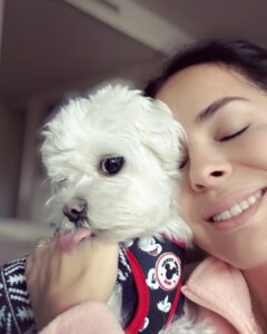 Danna García Instagram - Para los que tienen el corazón lleno de huellas 🐾🩵✨
…amor puro.
#amolosanimales❤️
#animallovers #Amorincondicional