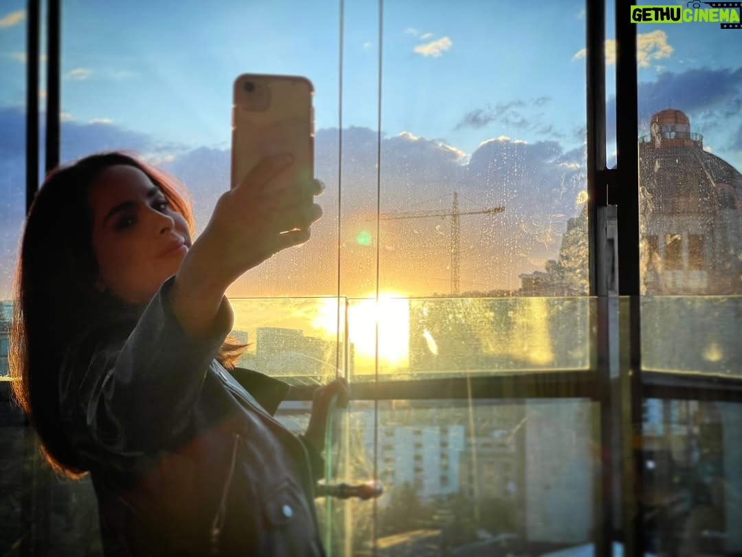 Danna García - 4.4K Likes - Si no es contigo, no quiero ná✨