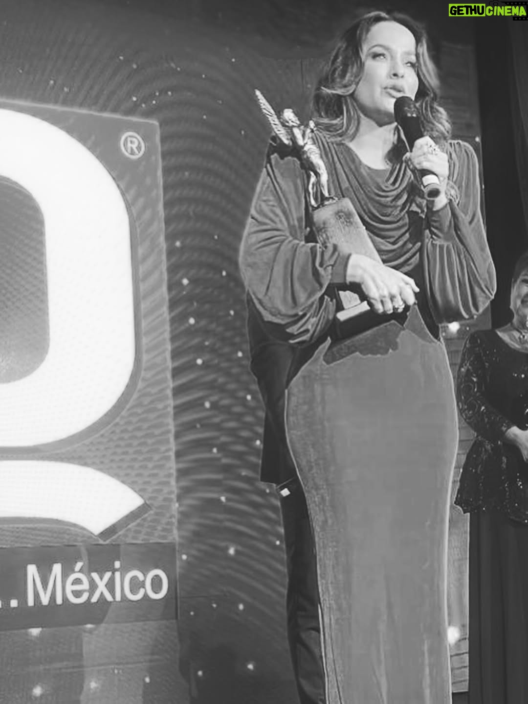 Danna García - 12.2K Likes - Celebrando algo bonito ✨
Así sea un granito de arena.. si transforma positivamente la vida de alguien.. soy Feliz. Gracias por el reconocimiento a este camino como actriz. Pa ti 🫶. 
#GraciasPremiosQ #MexicoT❤️ 
@palomeragroup
@quiketoo 
@sir.styling 
@theofficialpandora 
@valco_valeriacoa 💃🏽
@revistaqmexico  gracias ❤️#TeQuieroAsí #DannaGarcia