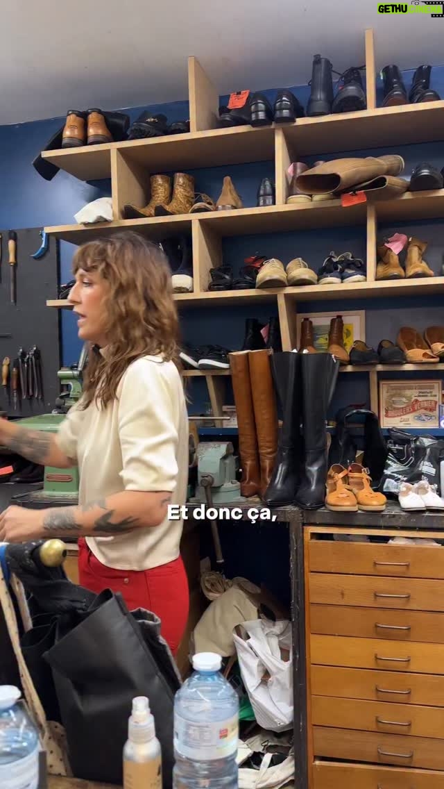 Daphné Bürki - 17.7K Likes - Reveal : j’ai une relation longue avec mon cordonnier.

@maximilienmauries artisan amoureux du geste, celui qui entretient mes chaussures
et ma passion pour les souliers.

Plutôt que de racheter une paire neuve, offrez une nouvelle vie à celle que vous aimez déjà?
Moins consommer, mieux choisir, investir dans de belles paires 🫦

Certaines de mes chaussures ont connu plusieurs gouvernements,
ont survécu à toutes les tendances…Moi, pas toujours.

Et vous, quels sont vos basiques que vous gardez depuis longtemps ?
Je vous embrasse 💋

Merci @refashion.fr pour les bonnes adresses ! 

@goodsisters.files 
🎥 @lolazcrl 
#ad