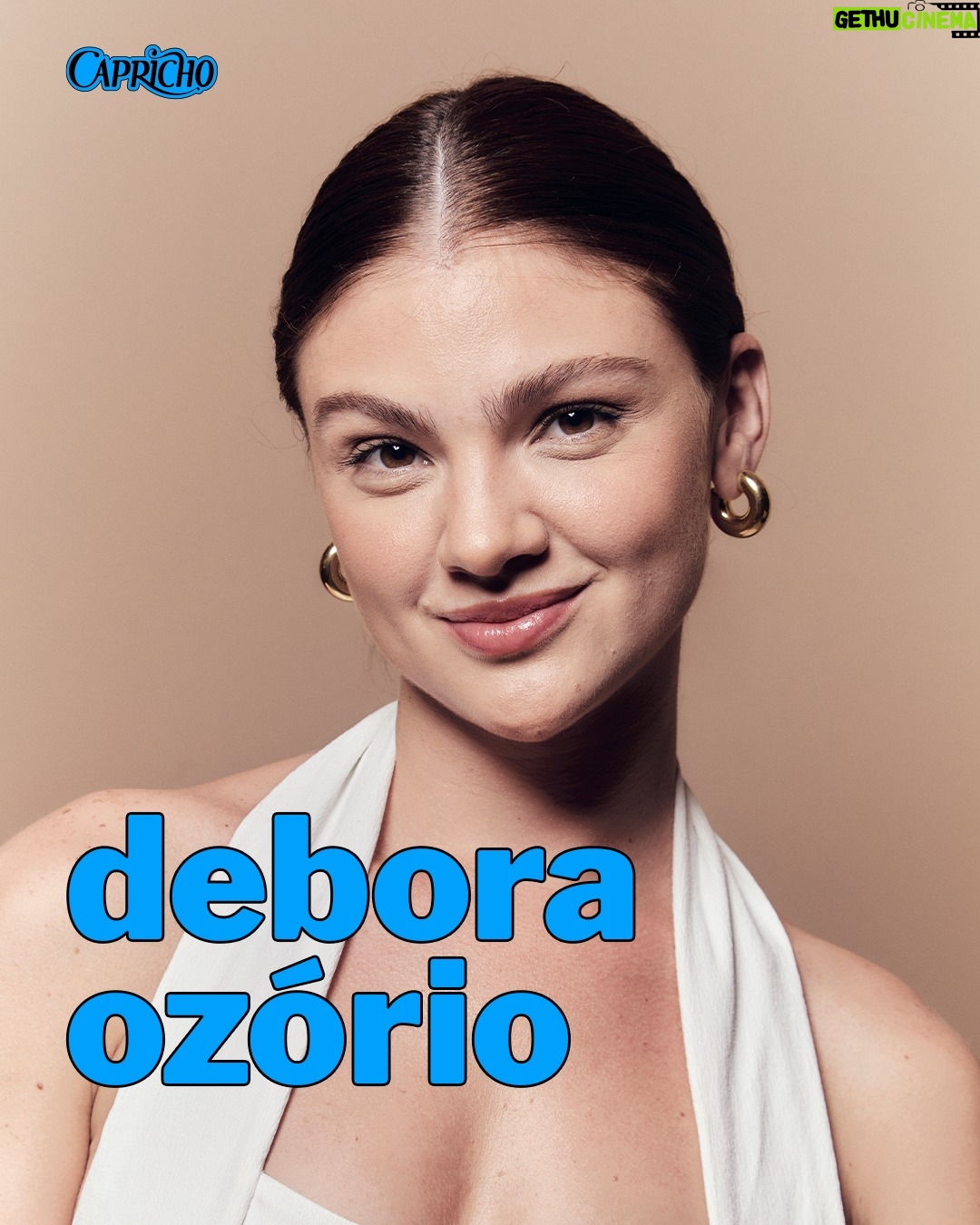 Débora Ozório - 22.1K Likes - EDIÇÃO DIGITAL | O MOMENTO DE SONHAR GRANDE 🎭📚

Com personagens tão diferentes quanto Petra, de Terra e Paixão, e Celeste, de Garota do Momento, @ozoriodebora mostra que mergulhar fundo em cada papel é o que move sua carreira. ✨

Na edição digital de abril da CAPRICHO, ela fala sobre a paixão que começou no teatro ainda criança, a importância de dar voz a temas relevantes — como o despertar da Celeste na novela das seis — e o desejo de continuar desafiando a si mesma. 

🔗 Acesse capricho.abril.com.br para ler um trecho da entrevista. O ensaio e o texto completo estão no #GoRead, a maior banca de revistas digitais do Brasil.