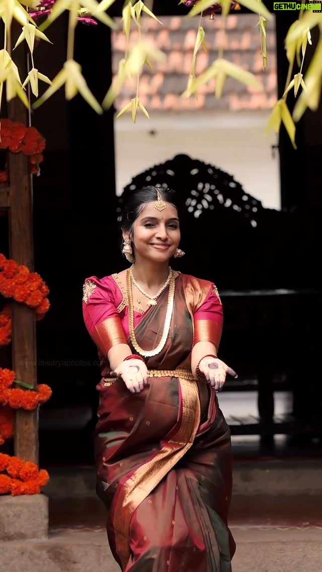 Deepika Damu - 453.6K Likes - Guys, don’t worry … it was just a small accidental slip … I was super careful and completely fine 🫂❤️ Baby’s doing great too 🧿 
Thank you for the concern and love 🫶🏻

Saree @mnagarajan_silks 
Blouse @saidesigners_cbe 
Saree drapist & hair stylist
@archus_makeup_artistry 
Hair accessories @pearls_of_mika 
Jewels @littlefingers_bridal_jewellery 
Bangles @nira_glass_bangles 
Catering @poovai_babacatering_pollachi 
Decor @minnal_eventsanddecor 
Camera @iswaryaphotos 
Mehandi @girly_thingz_by_vino 
Plate Decor
@akshaya_pathiram_plate_decor 
Garland @march_flora

#PassionNeverStops #7thMonthBabyShark #Manojjackson #Deepuu #DeepikaDamu #DeepuuOfficial #CoupleVibes #BabyShowerDance #PregnantAndProud #DanceWithTheBump #MamaOnBeat #NothingCanStopMe #PregnancyGlow #KaruthamachanVibes #RealMomMoments