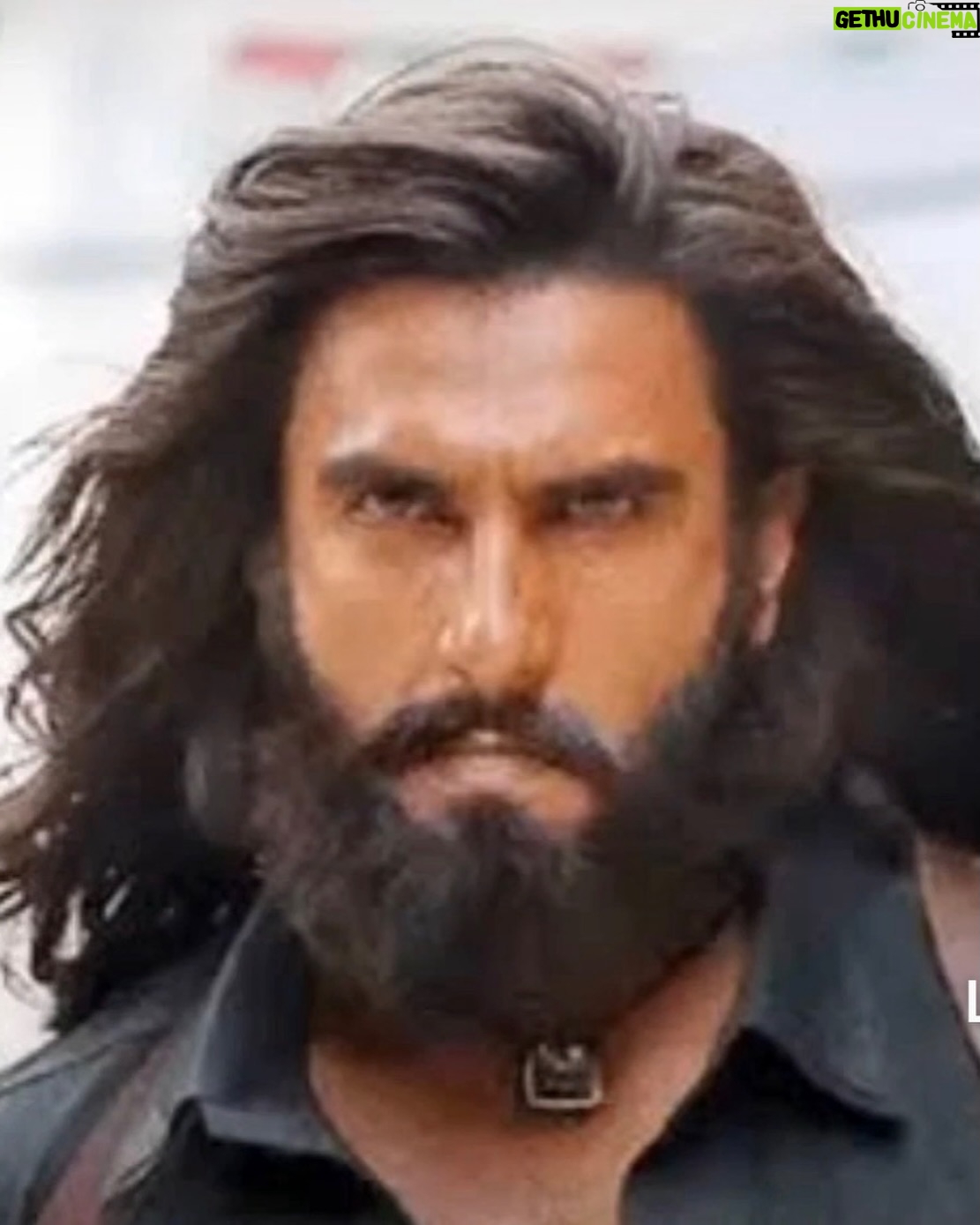 Deepti Naval - 9.3K Likes - Saw the film. What a performance by Ranveer, and so understated. Of course I’m a die hard fan of Akshay, and here he excels! All the performances are amazing. Kudos to the director and his team! 👏🏻👍❤️ @ranveersingh