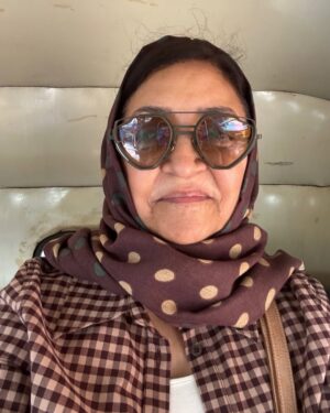 Deepti Naval Instagram - No car, no driver, sitting in an auto going to the Marriott for lunch!