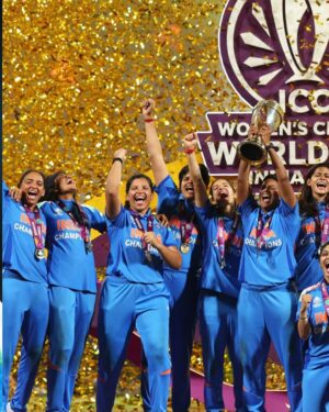Deepti Sharma Instagram - INDIA this one’s for you. 💙🇮🇳 🏆
#teamindia #icc #finals #jaishreeram #family