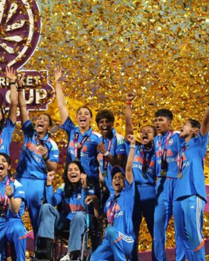 Deepti Sharma Instagram - INDIA this one’s for you. 💙🇮🇳 🏆
#teamindia #icc #finals #jaishreeram #family