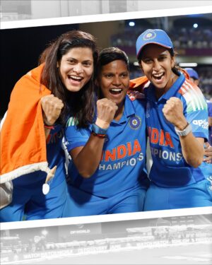 Deepti Sharma Instagram - INDIA this one’s for you. 💙🇮🇳 🏆
#teamindia #icc #finals #jaishreeram #family