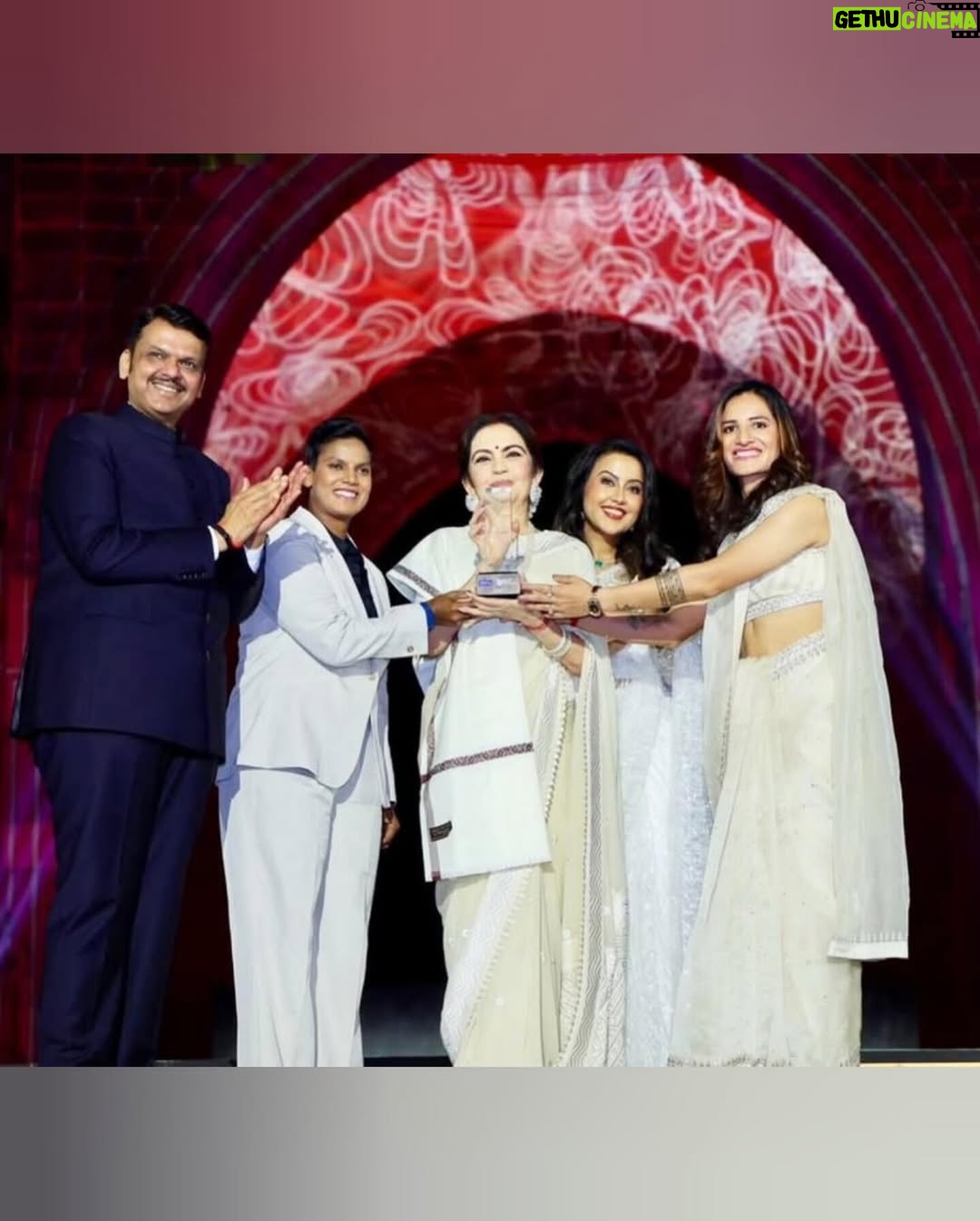 Deepti Sharma - 61.6K Likes - • In the company of Maharashtra CM @devendra_fadnavis Sir, Mrs @amruta.fadnavis ma’am, Mrs Nita Ambani ma’am and @ranveersingh at the Global Peace Honours. An enriching experience to be in such august environment. Congratulations to @divyajfoundation on such a heartfelt event. #DS6