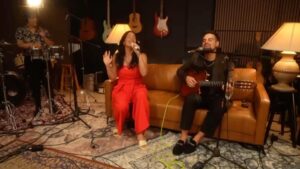 Denise Quiñones Instagram - SESIÓN EN VIVO- REENCUENTRO. Ya la escucharon? Los leo 👀✨
LINK  en nuestros Bio 📍⬆️

Lugar @elviejoseminario 
#fluyesessions 📹 Hiram Caro