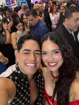 Denise Quiñones Instagram - Objetivo Fama!! ❤️ Que experiencia tan maravillosa ha sido formar parte de esta gran familia de @objetivofamaoficial !! Fue una alegria inmensa servir como Directora de la Casa Estudio y estar ahi para 20 jovenes artistas que se robaron mi ❤️🥹 Los quiero a todos!! Por siempre seré su primita mayor!! ❤️ Gracias mi querida @sorayasanchezproductora por esta oportunidad! Gracias por ser creadora de plataformas y oportunidades para tantas personas y jovenes dentro del mundo del entretenimiento. Eres una Brava! ❤️
A todo el equipo de produccion, en especial a @paola.portilla y todos los de la Cabañaaaaaa 😁🔥 @rafsora @orlannavarro fue una alegria trabajar junto a ustedes! 💫 
Y mi querido @dioniciomatos  Muchas felicidades por este gran triunfo y sueño cumplido! Te entregaste en cuerpo y alma y se notaba en casa gala, en cada cancion, en cada ensayo, en cada conversacion. Que sigas conquistando sueños, escenarios y corazones. Y recuerda siempre respirar y recuerda tambien la calma jeje 🙏🏼❤️💫 
Llevaré esta experiencia siempre en mi corazon! Gracias Objetivo Fama 💫