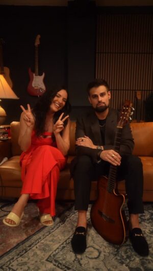 Denise Quiñones Instagram - ¿Alguien dijo DENISE QUIÑONES?✨ ¿Junto a GABRIEL MORA?

¡Claro que si! 💃

Este dúo nos trae un bolerito titulado REENCUENTRO🫂

Comenzamos diciembre lleno de música buena con mucho cariño

Pendientes el jueves a los Fluye Sessions y nuestro canal de Youtube que Denise y Mora les traen algo muy bonito❤️