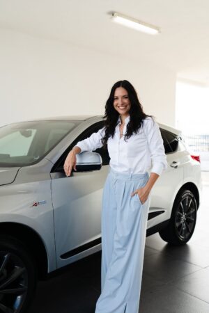 Denise Quiñones Instagram - El camino cambia todos los días, pero la RDX A-Spec siempre te acompaña con estilo. Mantiene cada trayecto conectado, cómodo y listo para lo que venga. ❤️✨

Descubre la Acura RDX A-Spec 2025 con hasta $5,000 de bono en tu concesionario Acura más cercano.

#BornToLead #AcuraPR