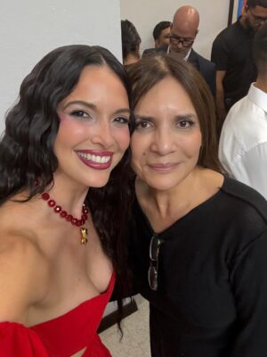 Denise Quiñones Instagram - Objetivo Fama!! ❤️ Que experiencia tan maravillosa ha sido formar parte de esta gran familia de @objetivofamaoficial !! Fue una alegria inmensa servir como Directora de la Casa Estudio y estar ahi para 20 jovenes artistas que se robaron mi ❤️🥹 Los quiero a todos!! Por siempre seré su primita mayor!! ❤️ Gracias mi querida @sorayasanchezproductora por esta oportunidad! Gracias por ser creadora de plataformas y oportunidades para tantas personas y jovenes dentro del mundo del entretenimiento. Eres una Brava! ❤️
A todo el equipo de produccion, en especial a @paola.portilla y todos los de la Cabañaaaaaa 😁🔥 @rafsora @orlannavarro fue una alegria trabajar junto a ustedes! 💫 
Y mi querido @dioniciomatos  Muchas felicidades por este gran triunfo y sueño cumplido! Te entregaste en cuerpo y alma y se notaba en casa gala, en cada cancion, en cada ensayo, en cada conversacion. Que sigas conquistando sueños, escenarios y corazones. Y recuerda siempre respirar y recuerda tambien la calma jeje 🙏🏼❤️💫 
Llevaré esta experiencia siempre en mi corazon! Gracias Objetivo Fama 💫