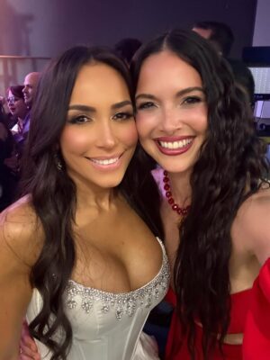 Denise Quiñones Instagram - Objetivo Fama!! ❤️ Que experiencia tan maravillosa ha sido formar parte de esta gran familia de @objetivofamaoficial !! Fue una alegria inmensa servir como Directora de la Casa Estudio y estar ahi para 20 jovenes artistas que se robaron mi ❤️🥹 Los quiero a todos!! Por siempre seré su primita mayor!! ❤️ Gracias mi querida @sorayasanchezproductora por esta oportunidad! Gracias por ser creadora de plataformas y oportunidades para tantas personas y jovenes dentro del mundo del entretenimiento. Eres una Brava! ❤️
A todo el equipo de produccion, en especial a @paola.portilla y todos los de la Cabañaaaaaa 😁🔥 @rafsora @orlannavarro fue una alegria trabajar junto a ustedes! 💫 
Y mi querido @dioniciomatos  Muchas felicidades por este gran triunfo y sueño cumplido! Te entregaste en cuerpo y alma y se notaba en casa gala, en cada cancion, en cada ensayo, en cada conversacion. Que sigas conquistando sueños, escenarios y corazones. Y recuerda siempre respirar y recuerda tambien la calma jeje 🙏🏼❤️💫 
Llevaré esta experiencia siempre en mi corazon! Gracias Objetivo Fama 💫