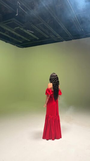 Denise Quiñones Instagram - Un millón de gracias a @monkeydostudios por prestarnos su espacio tan maravilloso para la filmacion del video del Reencuentro! ❤️‍🔥 Gracias gracias por el apoyo!! 🙏🏼💫 

Reencuentro feat. @gabrielmoramusic , disponible en todas las plataformas de música.