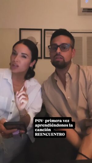 Denise Quiñones Instagram - TB- Primera vez aprendiendo a cantar REENCUENTRO a dúo 🔆  LINK IN BIO pa’ escucharla completa!