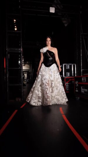Denise Quiñones Instagram - Hay momentos que se sienten sacados de un cuento… y este fue uno de ellos. 🌸

La belleza, la elegancia y la serenidad de @denisequinones9, una reina, una musa, una energía única. Hicieron de esta experiencia algo inolvidable.

Gracias por la conexión y por ser inspiración constante. 🤍

💫 Vestido: @carrazanaofficial @mardesaboutique 

#MissUniverse2001 #ObjetivoFama