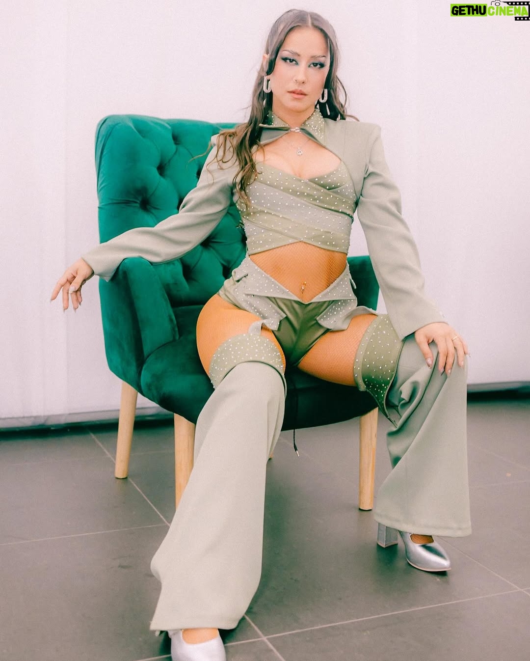 Denise Rosenthal - 123.2K Likes - Segundo día abriendo a la reina @karolg !!! 🤩💓 Gracias mi gente 🥹🫶🏽💓✨ Lo disfruté muchito!!! Gracias vida por estas experiencias bellísimas 💓✨🤩 

Hermosas fotitos por 📸 @estricolor