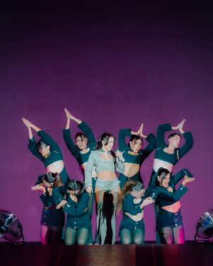 Denise Rosenthal Instagram - Segundo día abriendo a la reina @karolg !!! 🤩💓 Gracias mi gente 🥹🫶🏽💓✨ Lo disfruté muchito!!! Gracias vida por estas experiencias bellísimas 💓✨🤩 

Hermosas fotitos por 📸 @estricolor