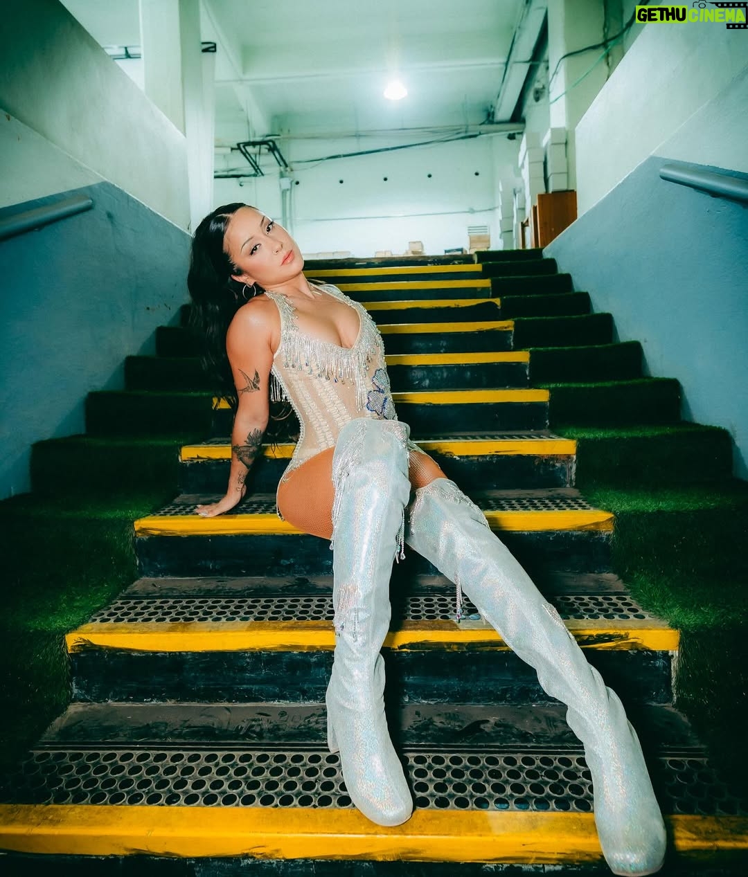 Denise Rosenthal - 188.7K Likes - Gracias Estadio Nacional 🥰🥹✨🤩 Agradecida de la oportunidad y de compartir esta experiencia junto a quienes estuvieron aquí en este primer día!!!! Primera noche abriendo a la reinaaaaa @karolg 💁🏽‍♀️ Gracias @bizarrolivecl y a todo mi equipo precioso ✨💓🤩

Fotitos preciosas por @estricolor 📸