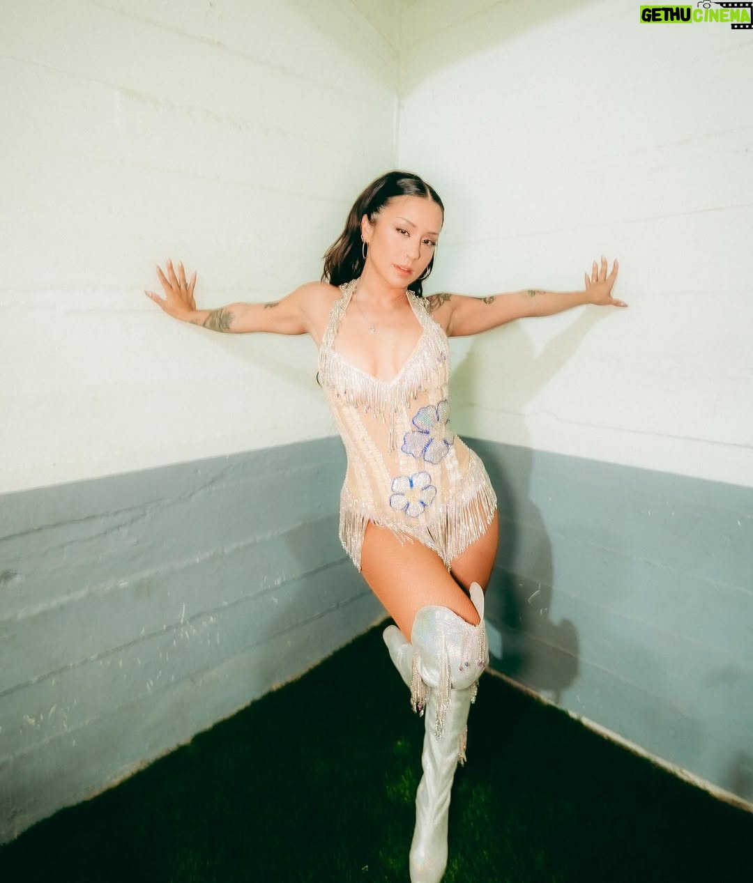 Denise Rosenthal - 188.7K Likes - Gracias Estadio Nacional 🥰🥹✨🤩 Agradecida de la oportunidad y de compartir esta experiencia junto a quienes estuvieron aquí en este primer día!!!! Primera noche abriendo a la reinaaaaa @karolg 💁🏽‍♀️ Gracias @bizarrolivecl y a todo mi equipo precioso ✨💓🤩

Fotitos preciosas por @estricolor 📸
