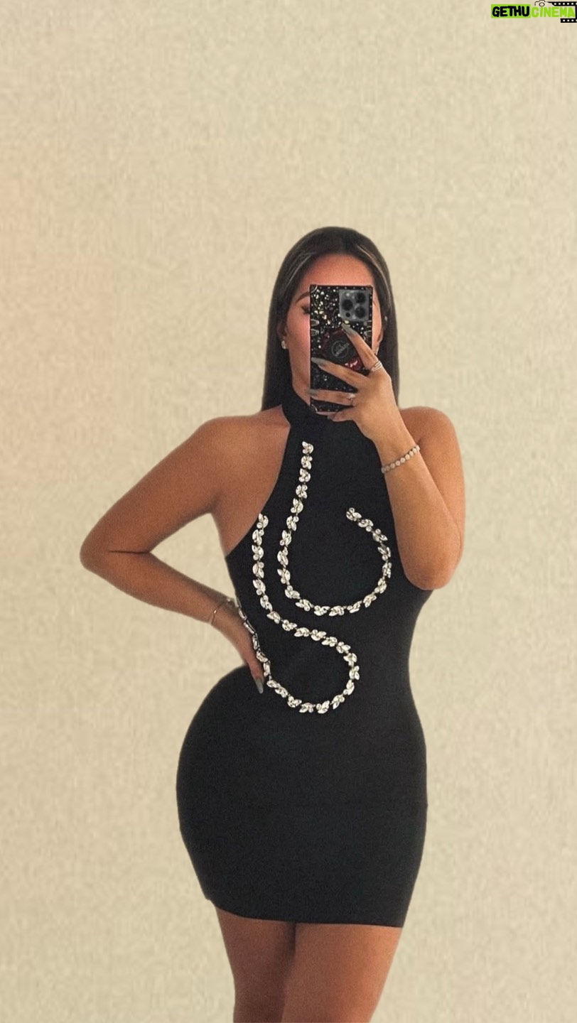 Destiny Monique - 4.7K Likes - #Ad 
Which one is your favorite? @bellabarnett.official 
Use my code for $15 off —-> AVB15 
-
The last time I worked with Bella Barnett the first dress was sold out, I finally got it! The 1st and 2nd dresses are my favorite, which is yours? And yesss bandage dresses are back! @bellabarnett.official says they never left! 💋
.
.
.
.
#bandagedress #bellabarnett #bellabarnettpartner #bellabarnettdresses